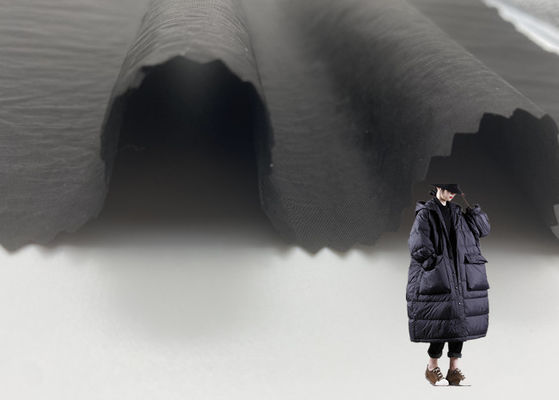 100% नायलॉन शिकन हैंडफिल शीतल चमकदार सांस लेने योग्य जैकेट शीतकालीन कोट फैब्रिक